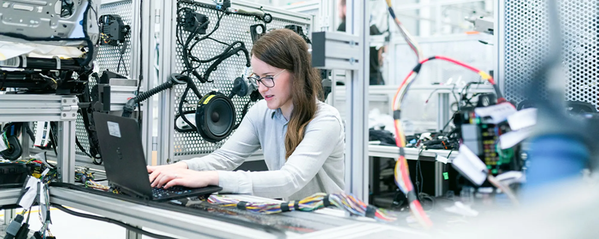 各国共通の基幹システムへ再構築したい企業様向けイメージ画像